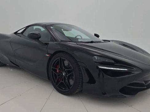 Used 2020 McLaren 720S Spider image 3