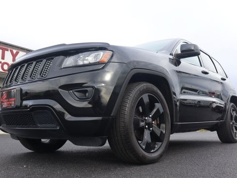 Used 2015 Jeep Grand Cherokee Altitude image 16
