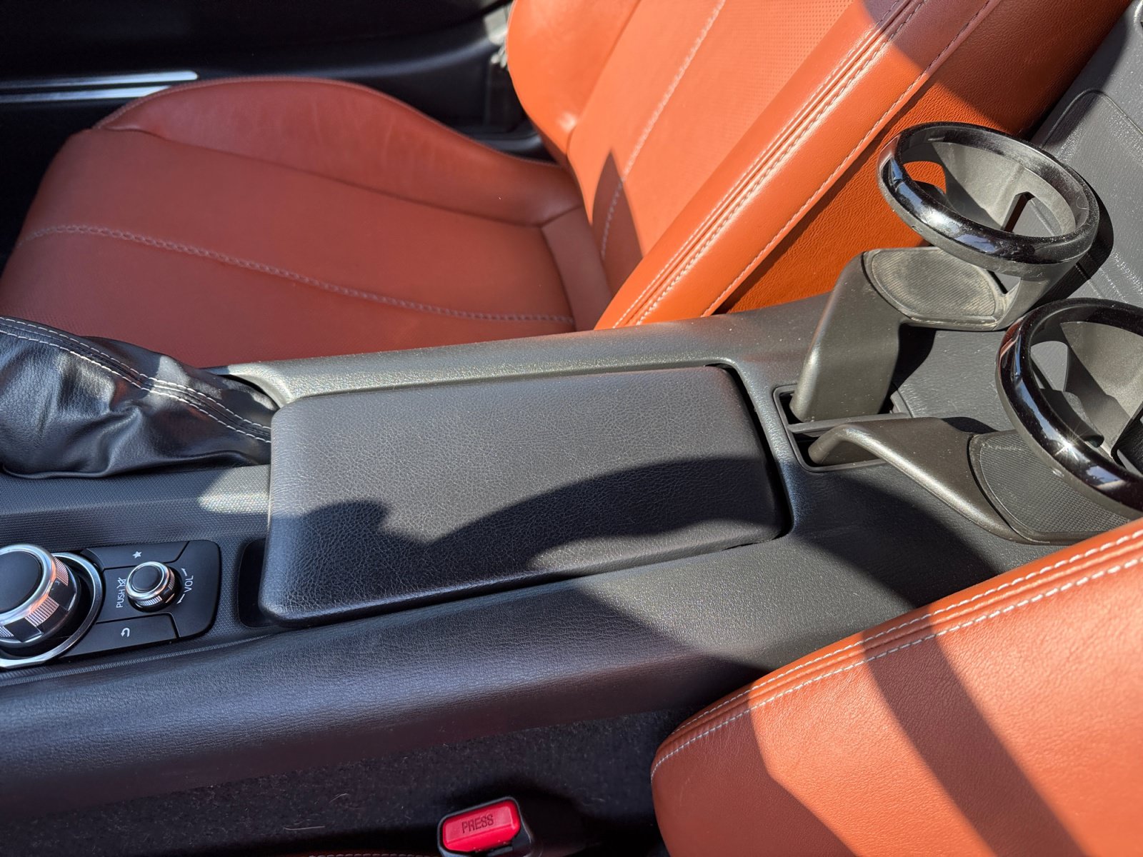 Used 2022 MAZDA MX-5 Miata RF Grand Touring RWD image 14