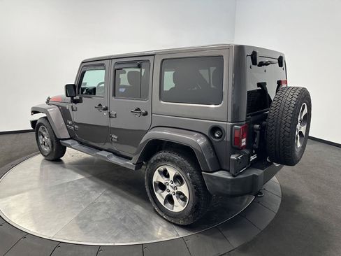 Used 2018 Jeep Wrangler Unlimited Sahara w/ Connectivity Group AWD/4WD image 5