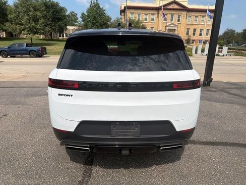 Used 2024 Land Rover Range Rover Sport SE AWD/4WD image 4