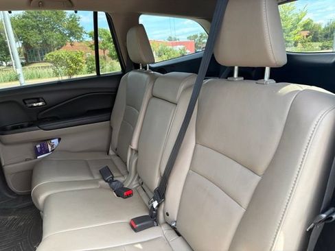 Used 2017 Honda Pilot Touring image 9