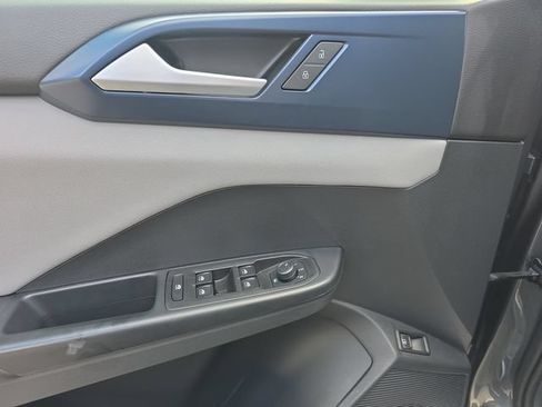 Certified 2023 Volkswagen Taos SE FWD image 10