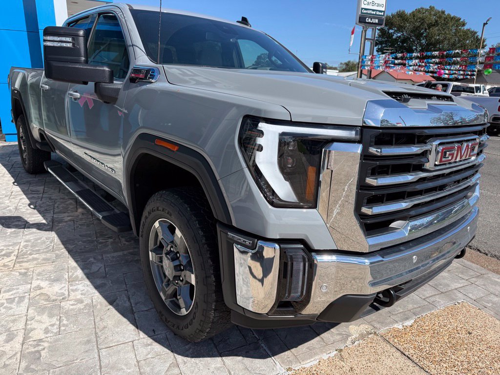 Used 2025 GMC Sierra 3500 SLE w/ Preferred Package RWD image 4