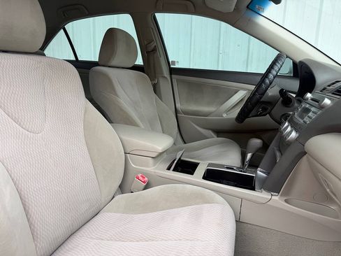 Used 2010 Toyota Camry SE FWD image 14
