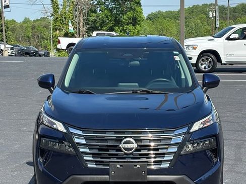Used 2024 Nissan Rogue SV AWD/4WD image 10