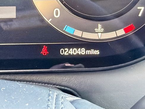 Used 2025 Land Rover Range Rover Sport SE image 42