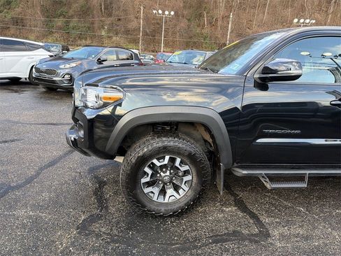 Used 2022 Toyota Tacoma TRD Off-Road image 8