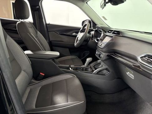 Used 2022 Chevrolet TrailBlazer LT FWD image 18