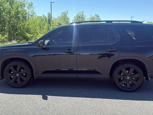 Certified 2025 Honda Pilot Black Edition image 11