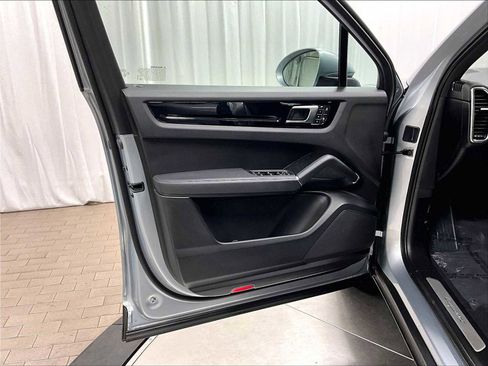 Used 2023 Porsche Cayenne image 24