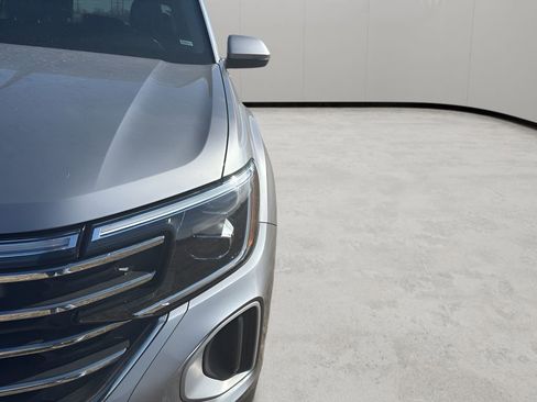 Used 2025 Volkswagen Atlas SE image 17