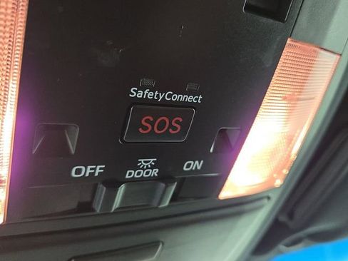Used 2021 Lexus GX 460 Luxury w/ Accessory Package AWD/4WD image 29