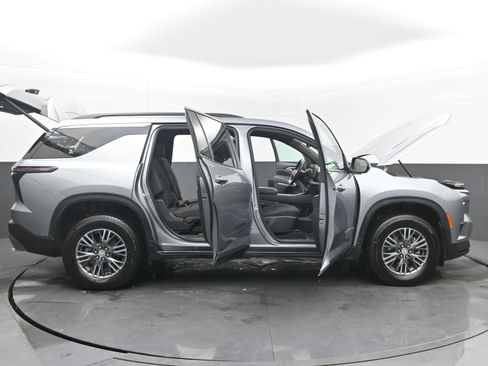 Certified 2025 Chevrolet Traverse LT image 48