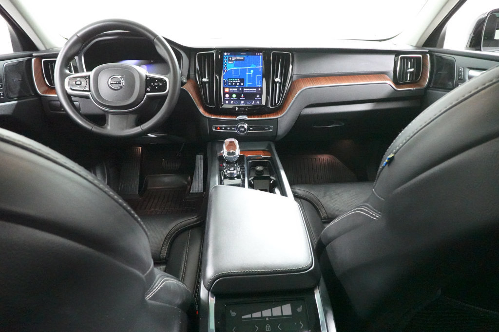 Used 2023 Volvo XC60 B5 Ultimate w/ Climate Package AWD/4WD image 10