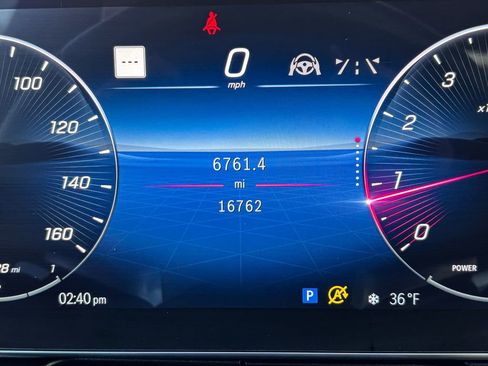 Used 2024 Mercedes-Benz GLC 300 4MATIC image 38