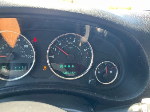 Used 2018 Jeep Wrangler Unlimited Sahara w/ Connectivity Group AWD/4WD image 19