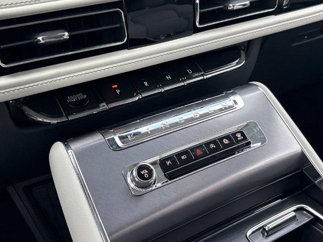 New 2026 Lincoln Aviator 2WD w/ Jet Appearance Package image 29
