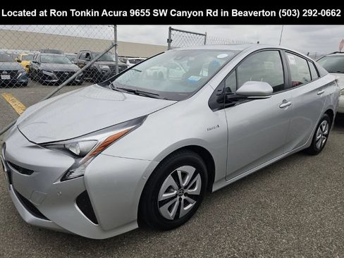 Used 2018 Toyota Prius Three w/ Advanced Technology Package FWD image 5