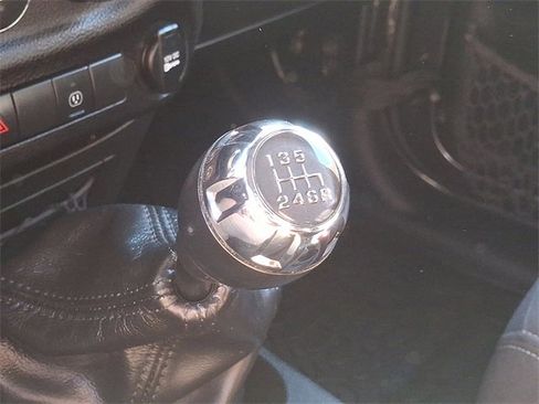 Used 2018 Jeep Wrangler Unlimited Sahara w/ Connectivity Group image 16