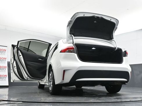 Used 2021 Toyota Corolla LE image 45