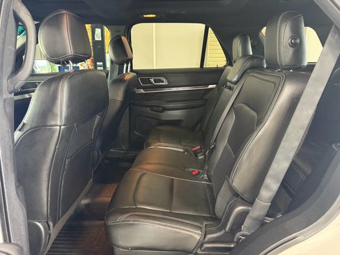 Used 2017 Ford Explorer Limited w/ Equipment Group 301A AWD/4WD image 12