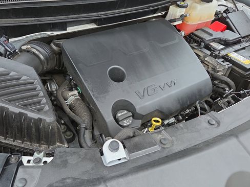 Used 2023 Chevrolet Traverse LT image 24