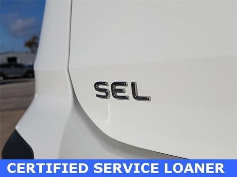 New 2025 Volkswagen Taos SEL image 5