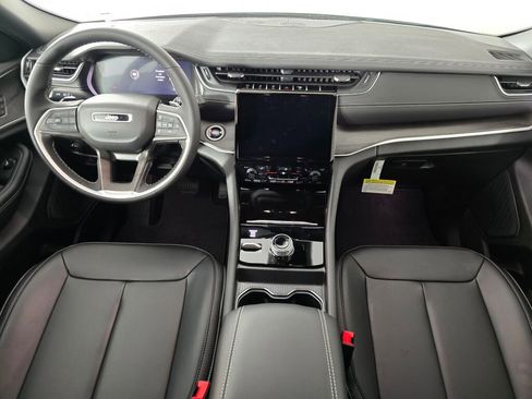 New 2025 Jeep Grand Cherokee Limited w/ Black Appearance Package image 18