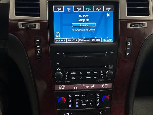 Used 2010 Cadillac Escalade ESV Premium AWD/4WD image 18