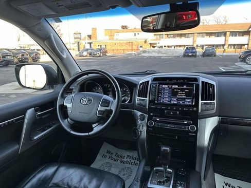 Used 2015 Toyota Land Cruiser Base image 38