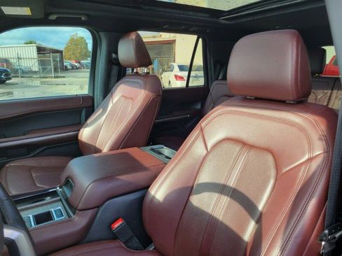 Used 2022 Ford Expedition Limited image 12