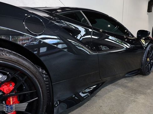 Used 2020 Ferrari F8 Tributo RWD image 12