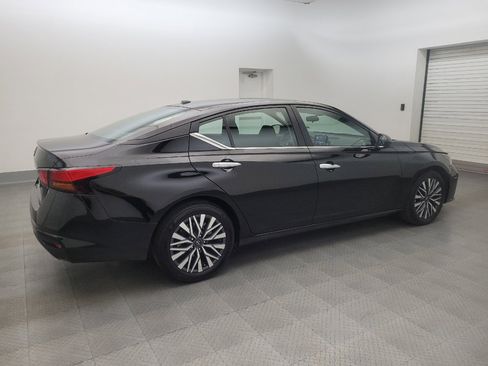 Used 2025 Nissan Altima 2.5 SV FWD image 10