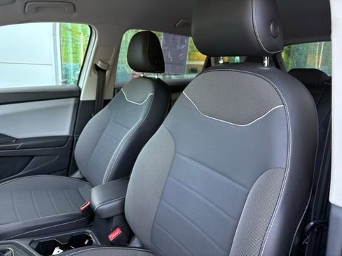 Used 2023 Volkswagen Taos SE image 12