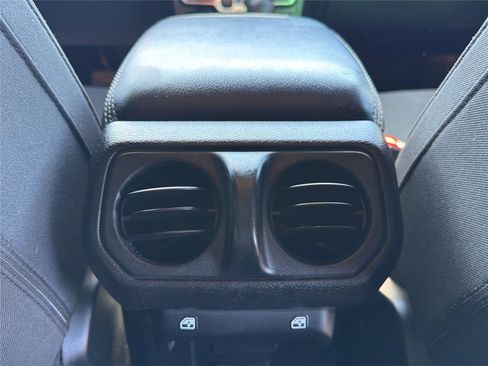 Used 2021 Jeep Wrangler Unlimited Sahara image 27