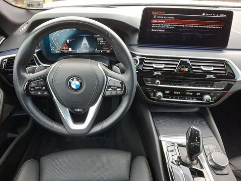 Used 2023 BMW 540i xDrive w/ Premium Package image 21