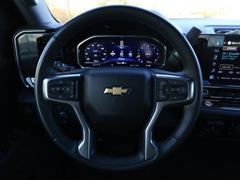 Used 2025 Chevrolet Silverado 1500 LT image 11