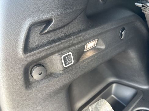 Used 2025 Jeep Grand Cherokee L Limited image 35