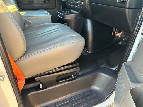 Used 2015 Chevrolet Express 2500 image 11