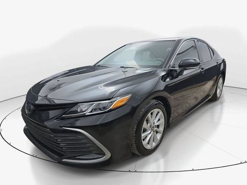 Used 2024 Toyota Camry LE w/ Convenience Package FWD image 10