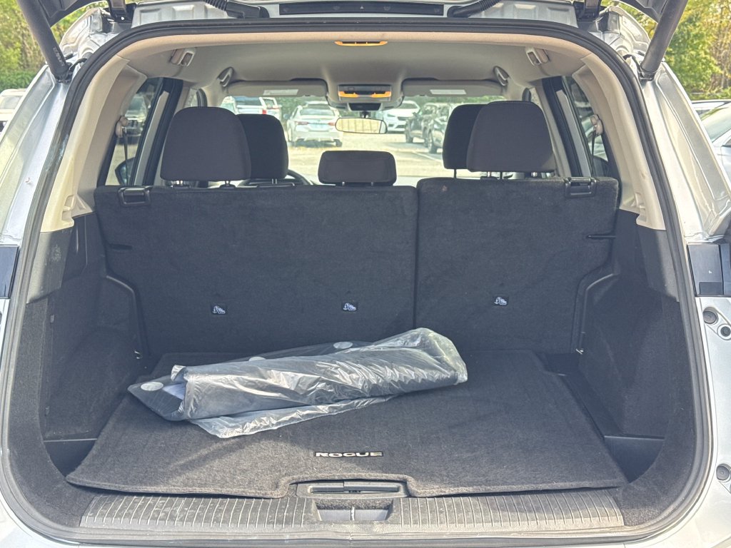 Used 2025 Nissan Rogue SV FWD image 12
