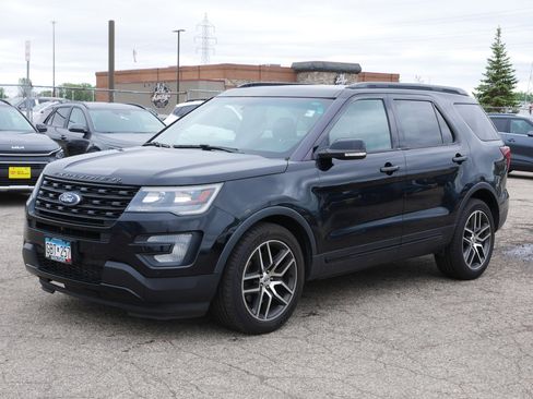 Used 2016 Ford Explorer Sport w/ Equipment Group 401A AWD/4WD image 2