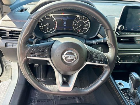 Used 2022 Nissan Altima 2.5 SR FWD image 11