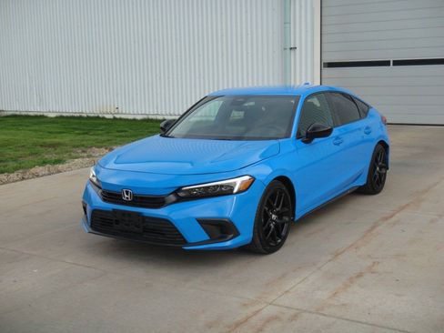 Used 2022 Honda Civic Sport image 2