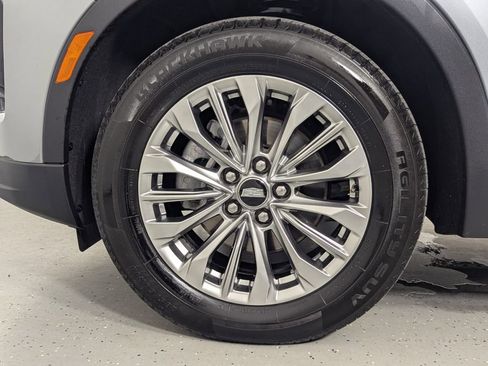 Used 2024 Cadillac XT4 Premium Luxury FWD image 11
