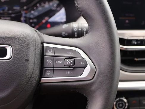 Used 2025 Jeep Compass Limited AWD/4WD image 12