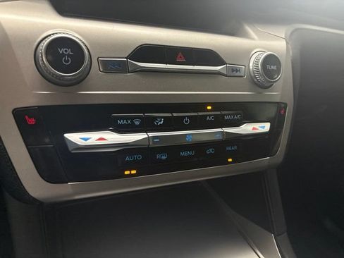 Used 2022 Ford Explorer XLT RWD image 25