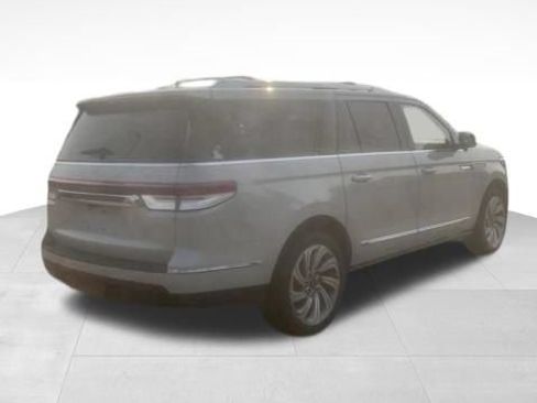 Certified 2023 Lincoln Navigator L Reserve AWD/4WD image 8
