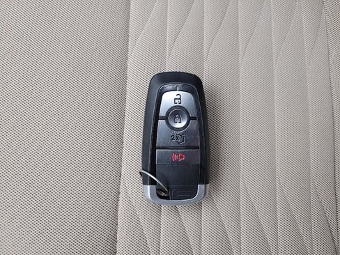 Used 2020 Ford Explorer XLT w/ Comfort Package image 32